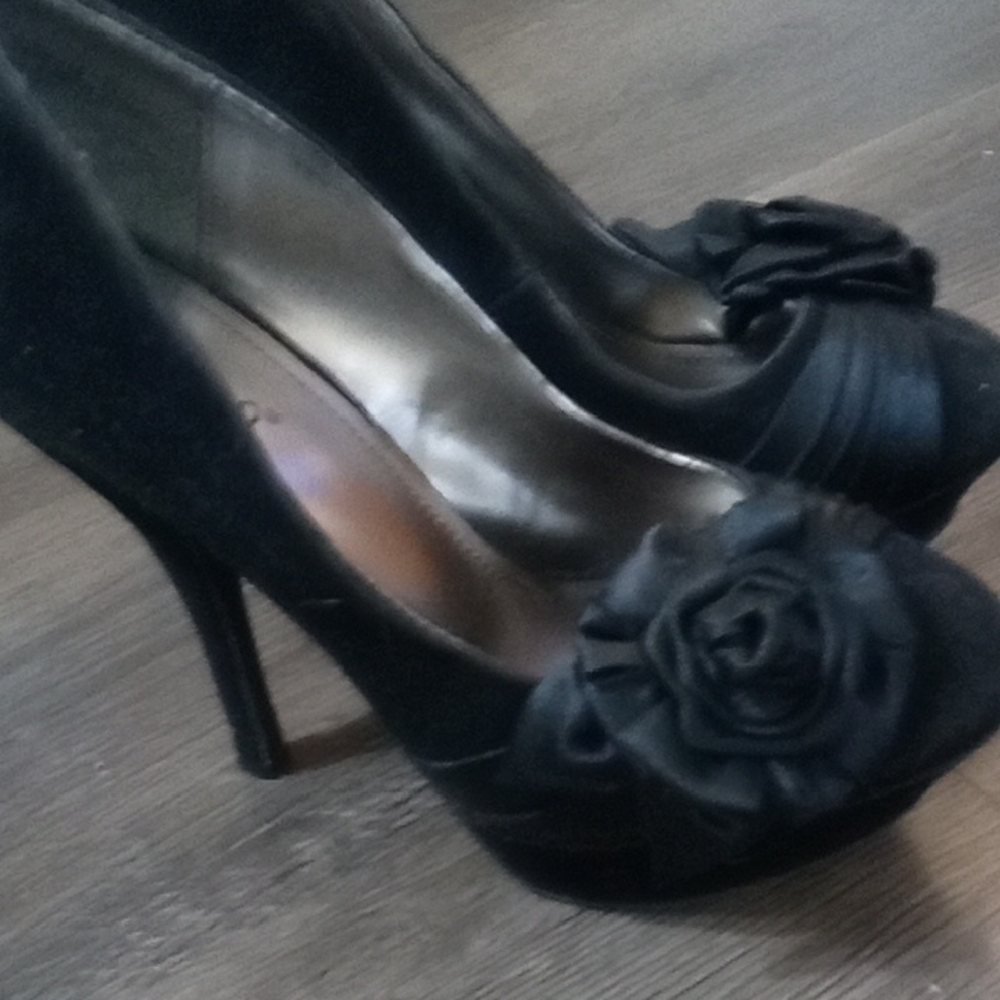 BAMBOO Black Heels with Floral Detail
